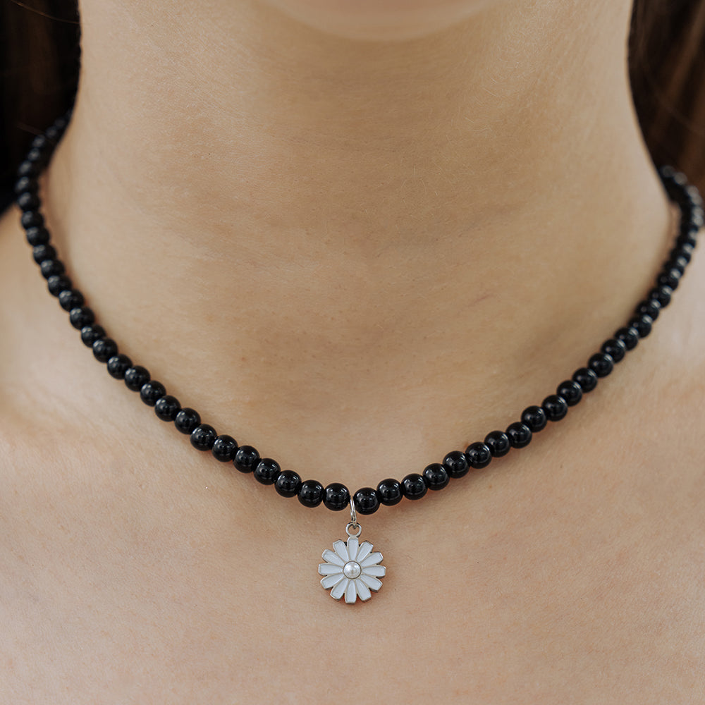 [SCALETTO] BHS202 Pearl Daisy Black Beads Choker Necklace