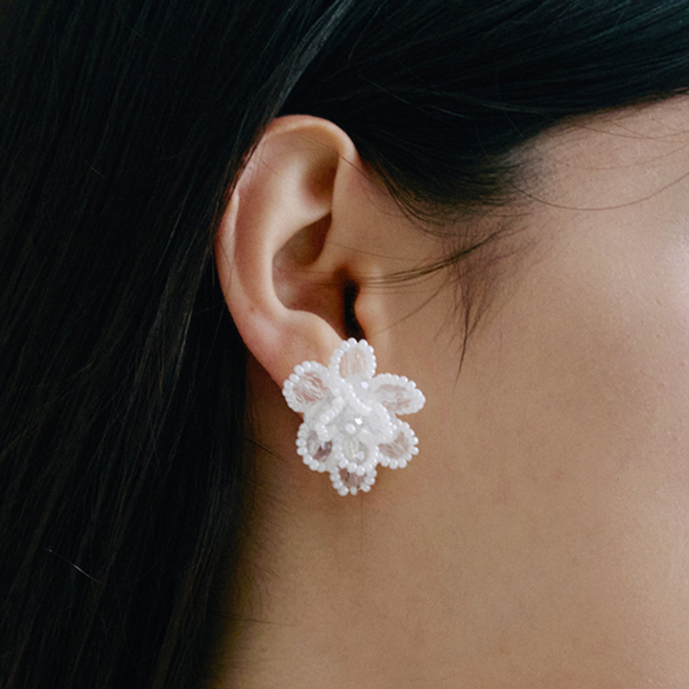 [HAS] HSU022 White Flower Stud Earrings